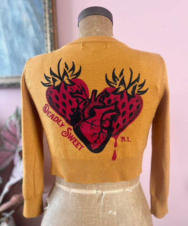 DEADLY SWEET CROPPED CARDIGAN *MUSTARD