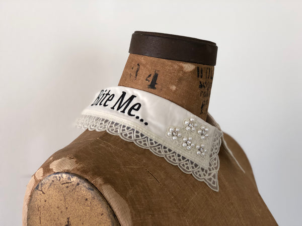"BITE ME..." DETACHABLE COLLAR *ANTIQUE WHITE