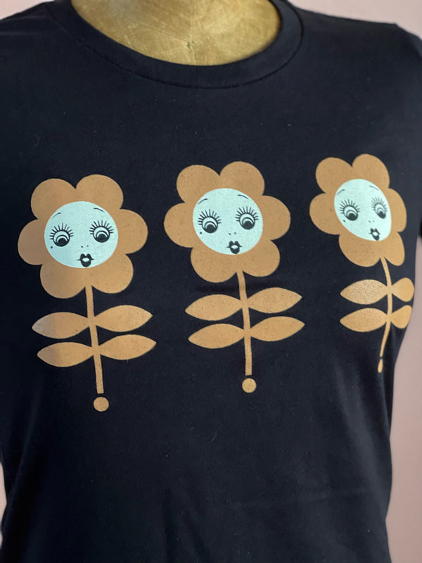 DOLL FACE FLOWERS TEE *BLACK