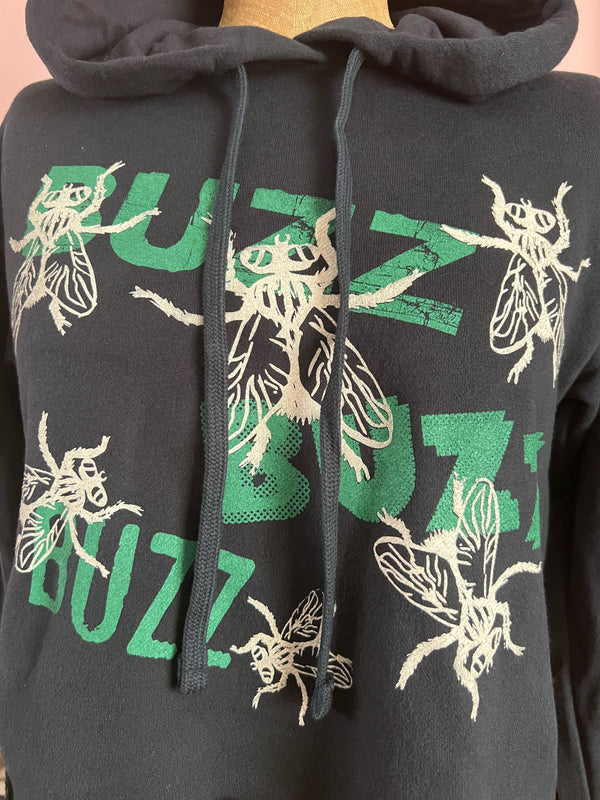 BUZZ BUZZ BUZZ CROPPED HOODIE *BLACK