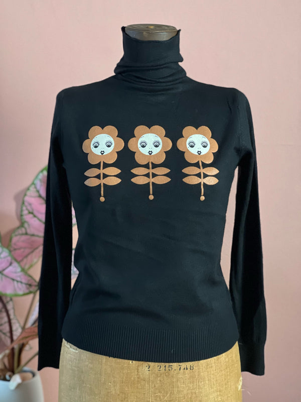 DOLL FACE FLOWERS TURTLENECK SWEATER *BLACK