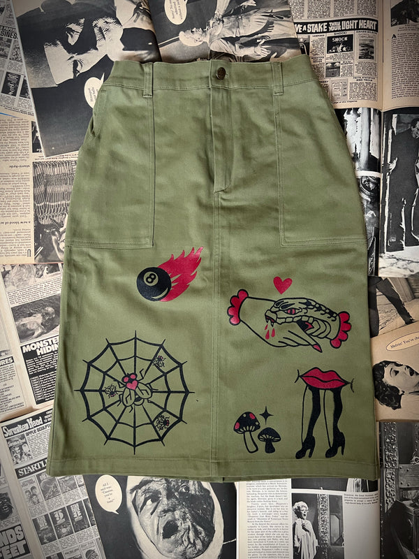 TATTOO FLASH PRINTED BAKER'S SKIRT *KHAKI