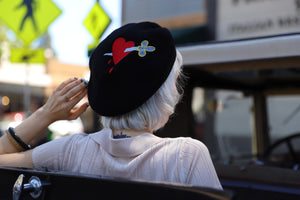 DAGGER THROUGH THE HEART BERET *BLACK*PINK